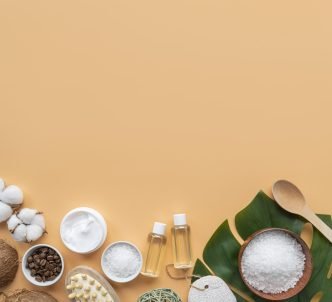 copy-space-organic-cosmetics-desk